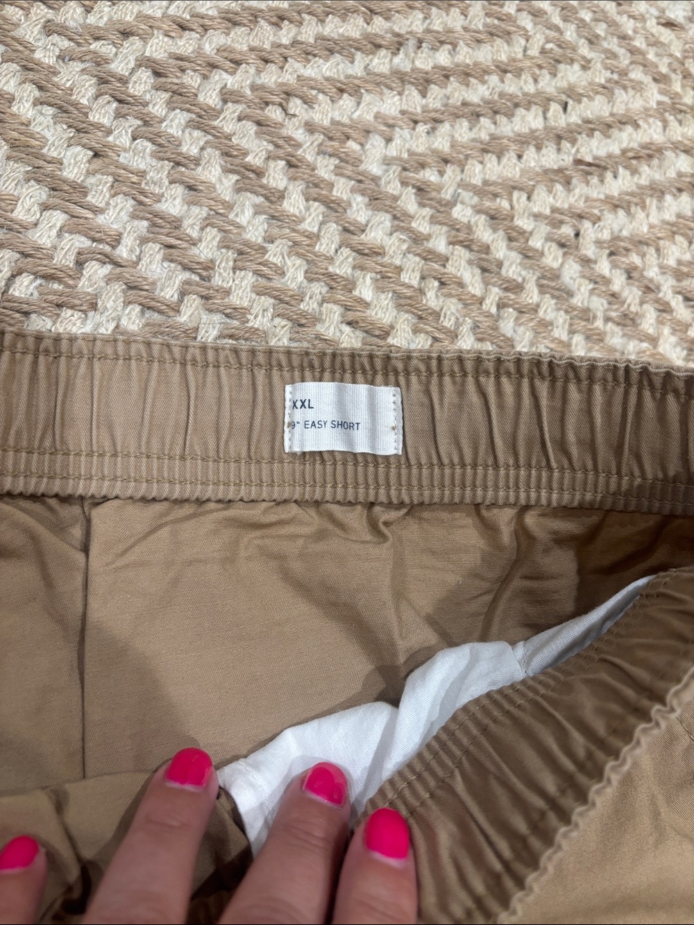 GAP Men's Drawstring Athletic Shorts in Tan - Picture 4 of 5